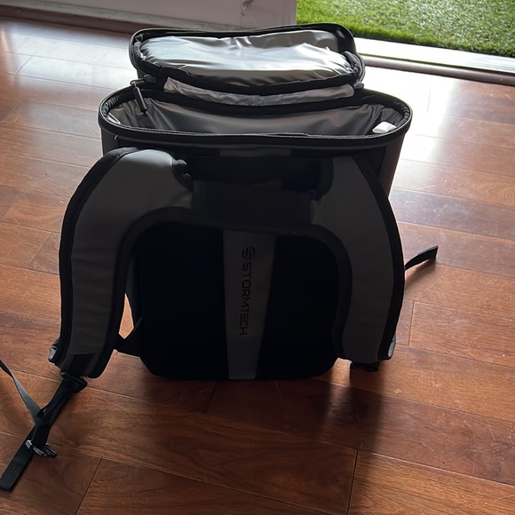 Stormtech RGX Cooler Backpack - Picture 3 of 5